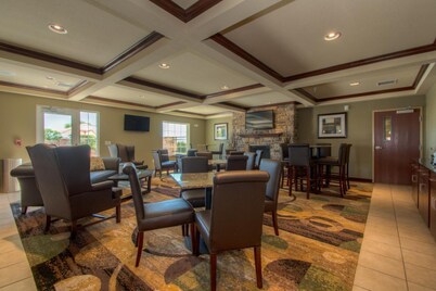 Creekstone Inn & Suites 