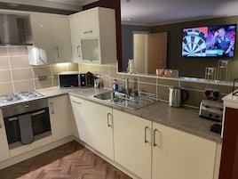 Deluxe Apartment | Private kitchen | Coffee/tea maker, electric kettle