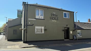 The 19th Hole Hotel on Kinloch Street.