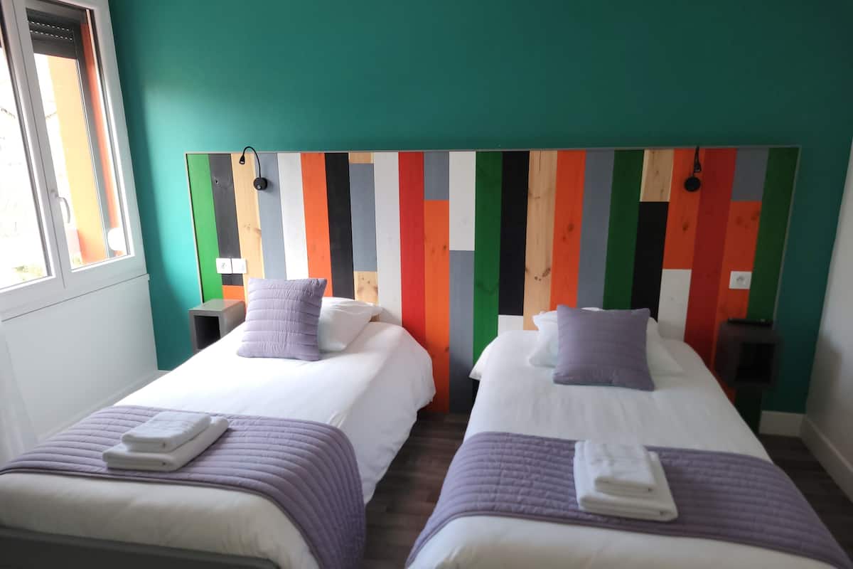 classic twin room, 2 single beds | desk, soundproofing, free cots/infant beds, free wifi