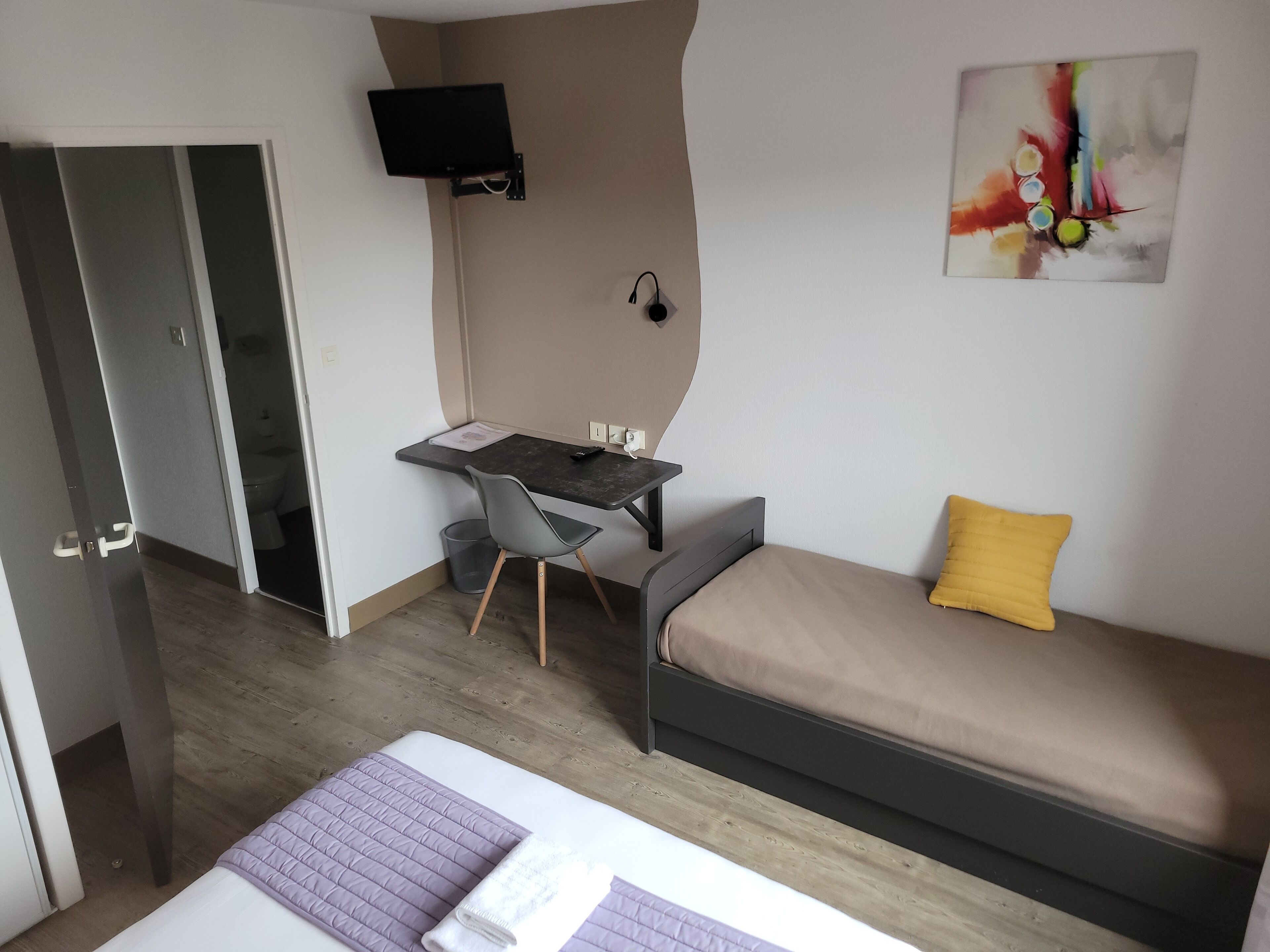 Classic Triple Room | Desk, soundproofing, free cribs/infant beds, free WiFi