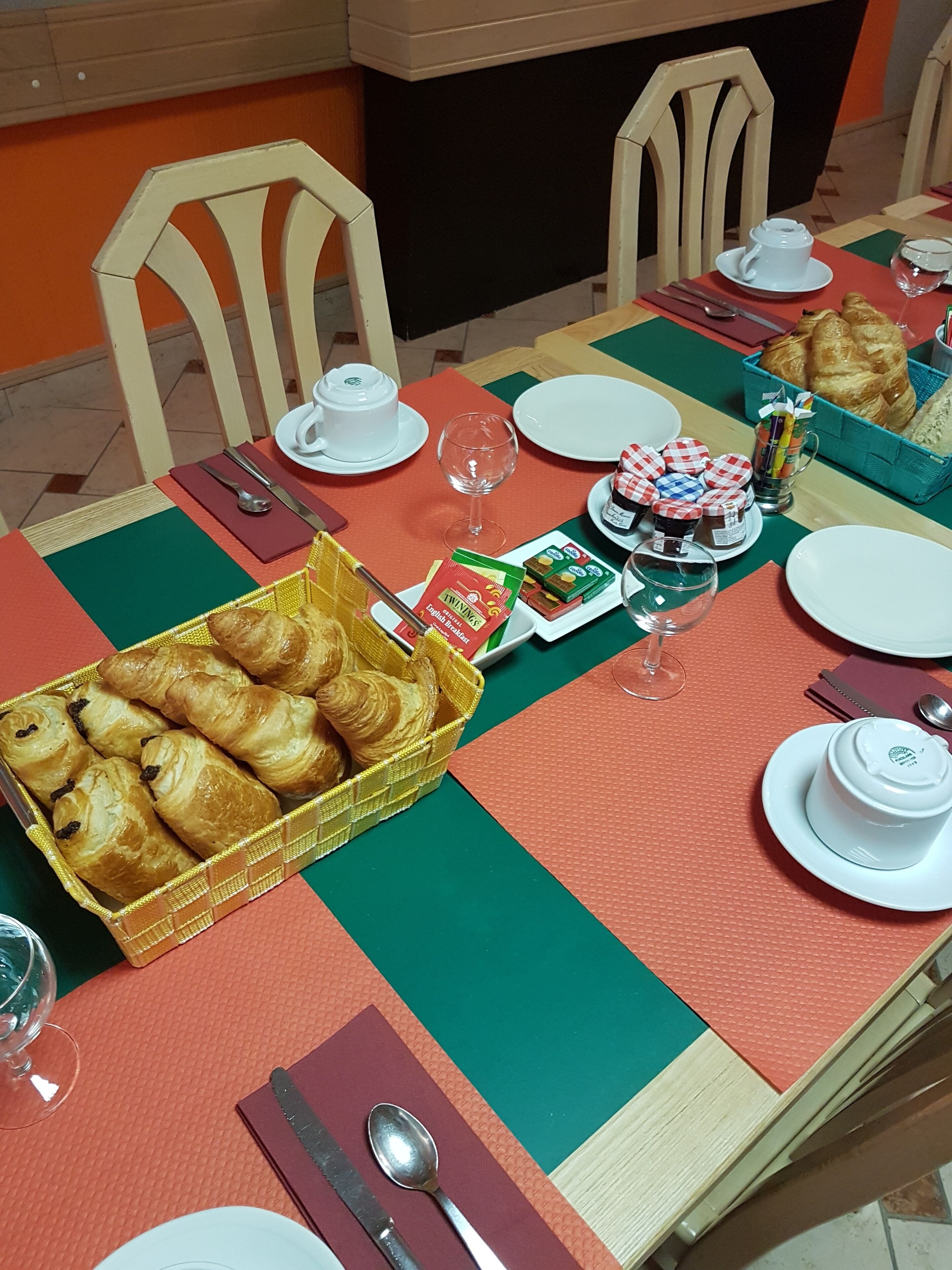 breakfast and dinner served, french cuisine