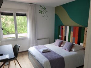 Habitación doble clásica, 1 cama matrimonial | Escritorio, insonorización, cunas gratuitas y wifi gratis