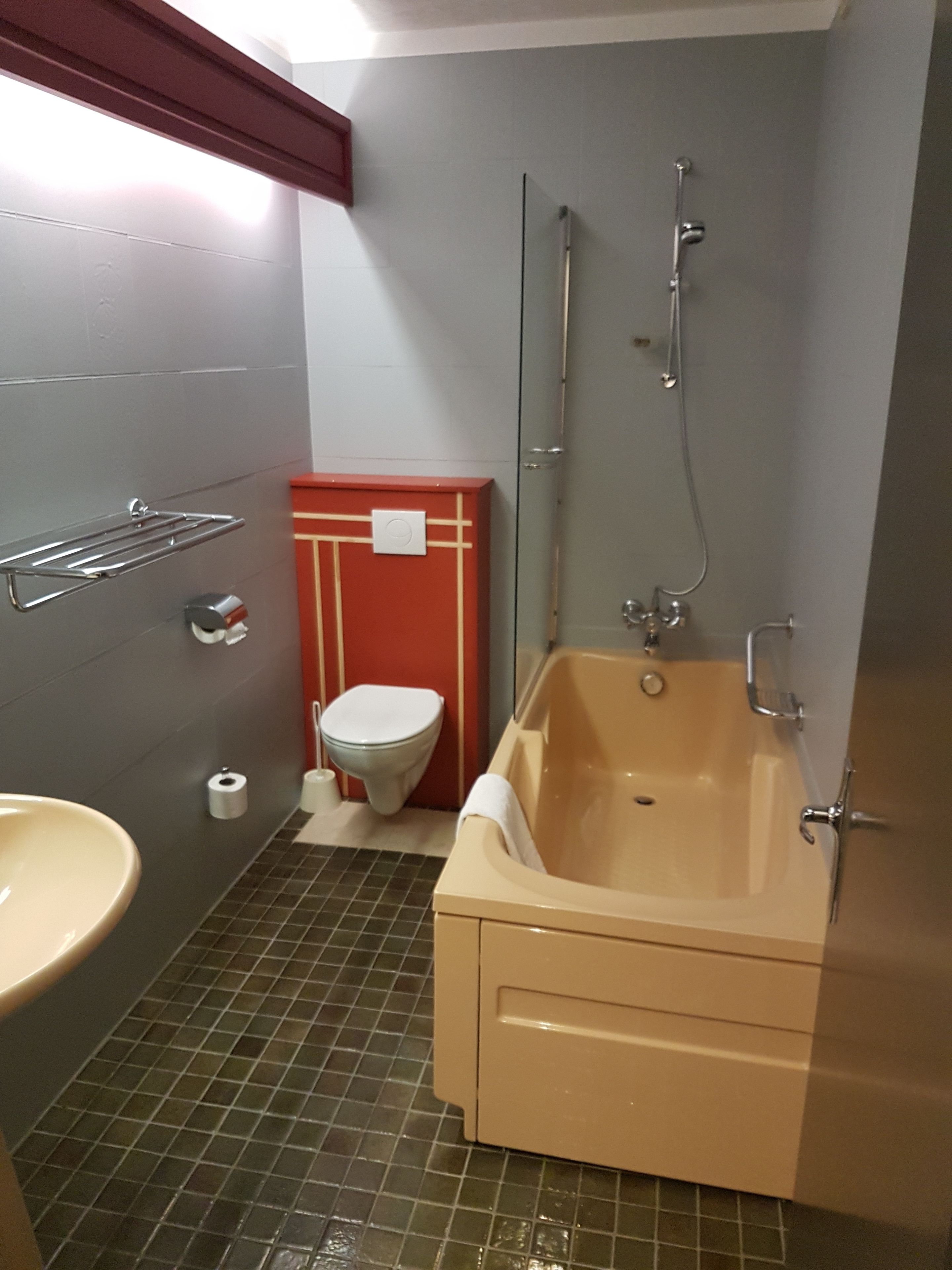 classic twin room, 2 single beds | street view