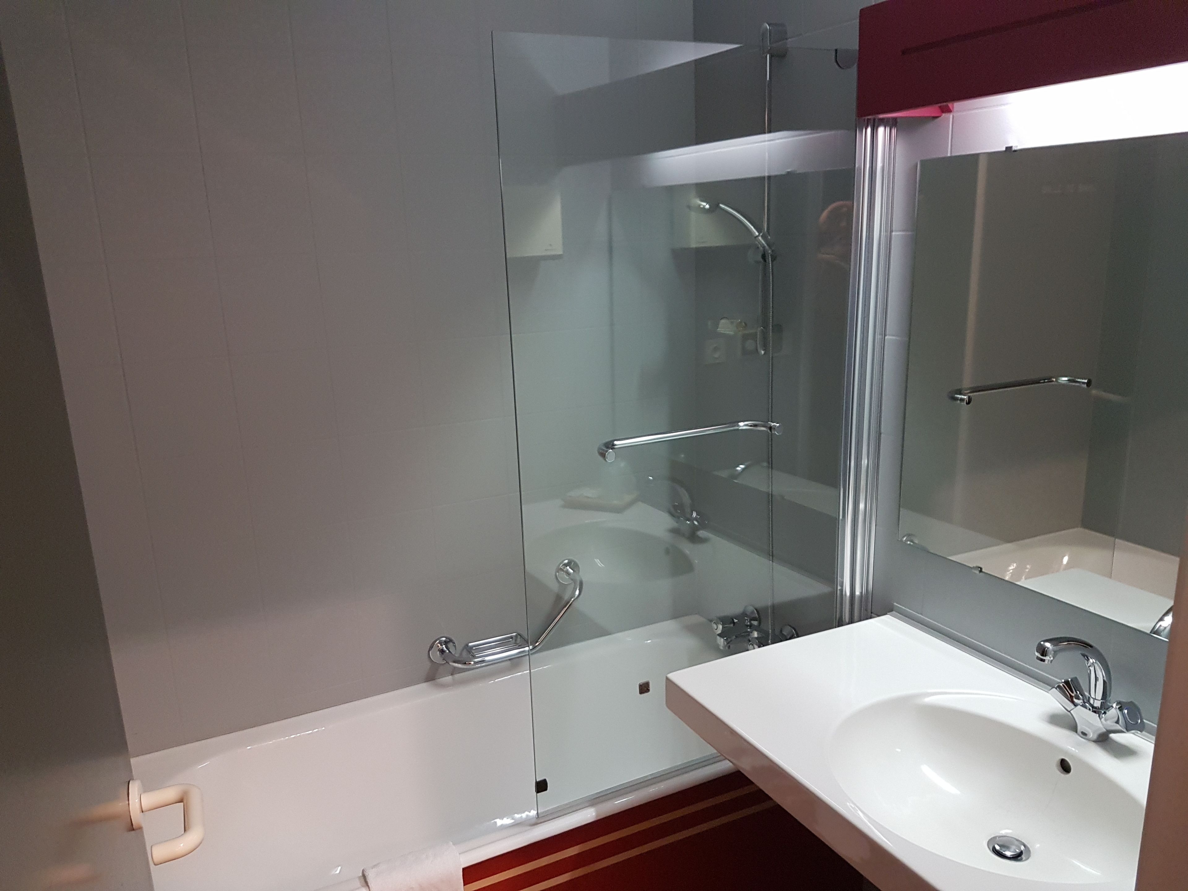 classic triple room | bathroom | eco-friendly toiletries, hair dryer, towels