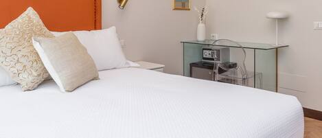 Classic Room | Desk, laptop workspace, free WiFi, bed sheets