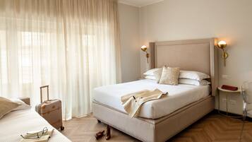 Deluxe Triple Room | Desk, laptop workspace, free WiFi, bed sheets