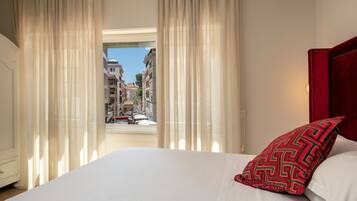 Classic-Zimmer | 1 Schlafzimmer, Schreibtisch, laptopgeeigneter Arbeitsplatz