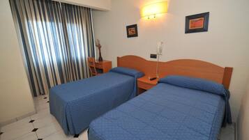 Escritorio, wifi gratis, ropa de cama y accesible en silla de ruedas