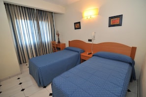 Escrivaninha, Wi-Fi de cortesia, roupa de cama