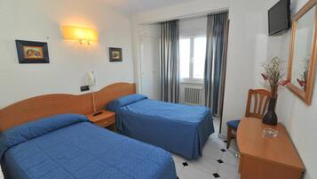 Schreibtisch, kostenloses WLAN, Bettwäsche, Rollstuhlgeeignet