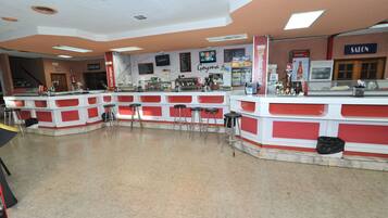 Tägliches kontinentales Frühstück (3 EUR pro Person)