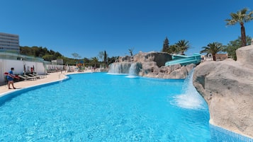 6 outdoor pools, sun loungers