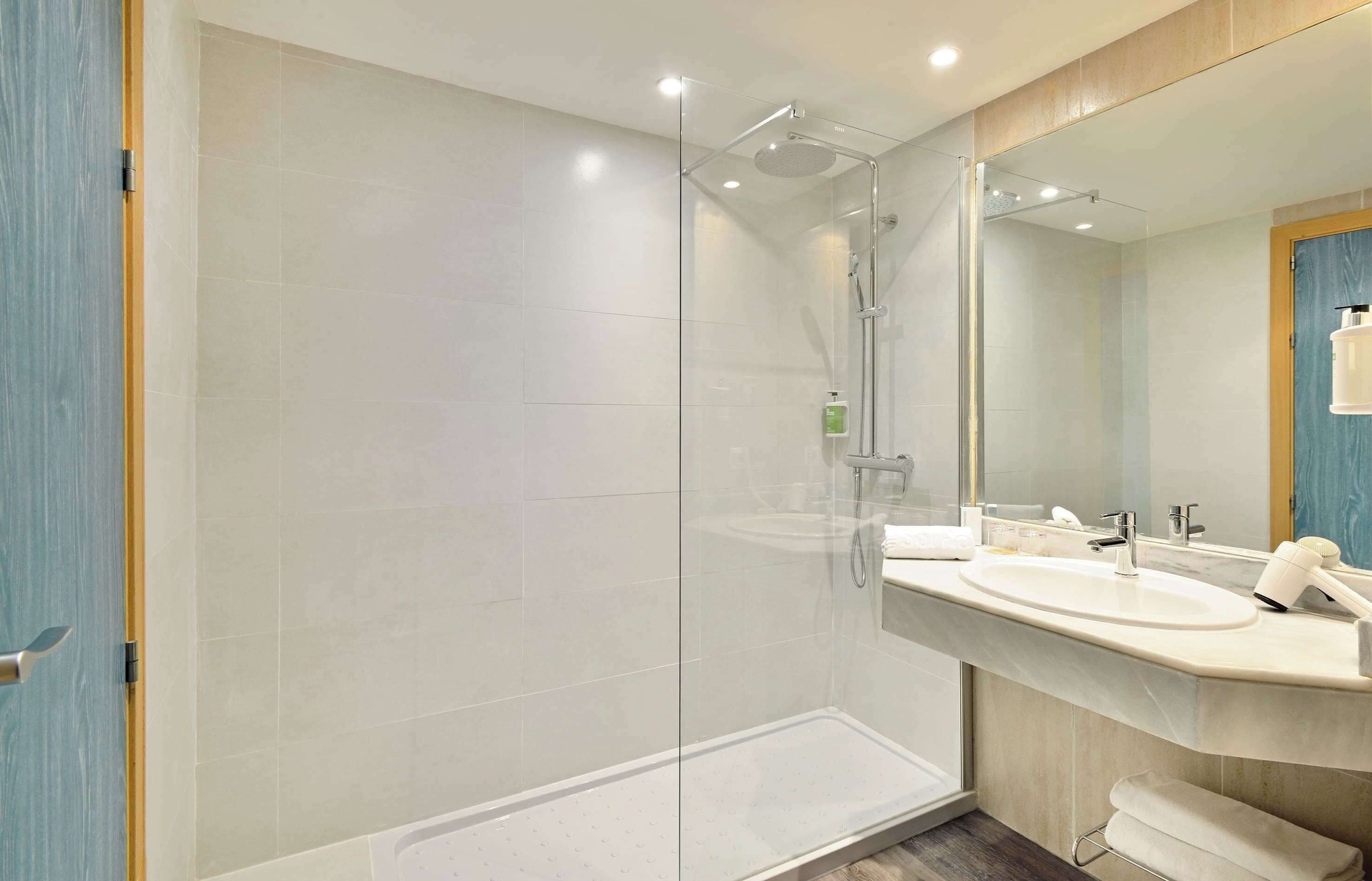 in-room safe, desk, blackout curtains, free wifi