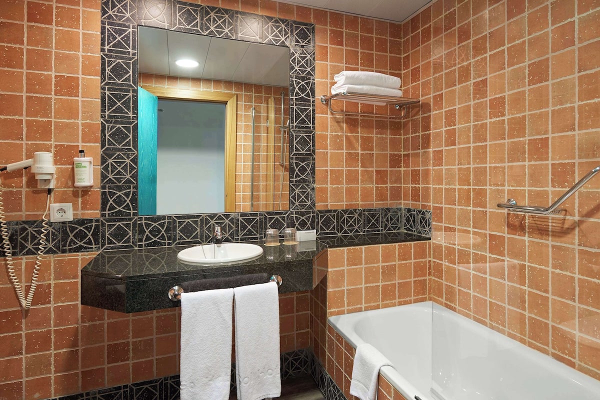 in-room safe, desk, blackout curtains, free wifi