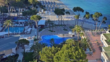 6 piscines a l'aire lliure i gandules