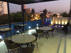 Bar junto a la alberca