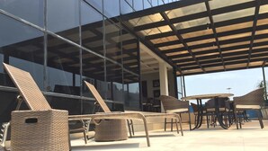 Poolside bar - Advanced Hotel (Campo Grande)