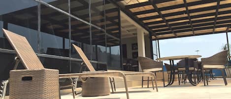 Poolside bar
