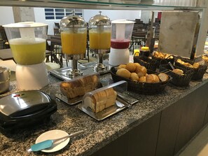 Free daily continental breakfast - Advanced Hotel (Campo Grande)