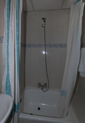 Twin Room | Bathroom - Hostal Goyma II (San Fernando de Henares)