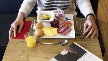 Sarapan bufet setiap hari (RUB 610 seorang)