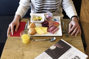 Päivittäinen buffetaamiainen (610 RUB per henkilö)