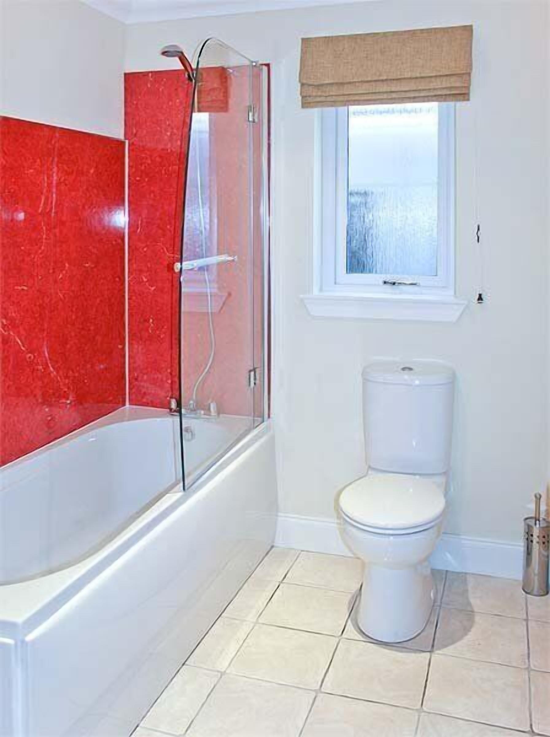 مستلزمات مجانية للعناية الشخصية، برانس (أردية) حمّ ام، مناشف