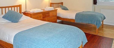 Standard Twin Room, Shared Bathroom | Free WiFi, bed sheets