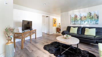 Premium Apartment | 1 bedroom, premium bedding, iron/ironing board, free cribs/infant beds