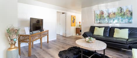 Premium Apartment | 1 bedroom, premium bedding, iron/ironing board, free cots/infant beds