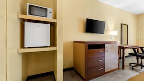 1 bedroom, premium bedding, desk, blackout curtains