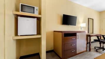 1 bedroom, premium bedding, desk, blackout curtains
