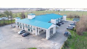 Exterior - Deluxe Inn & Suites (Greenwood)