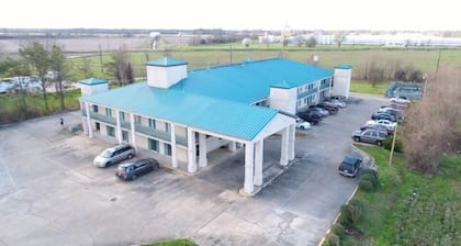 Deluxe Inn & Suites