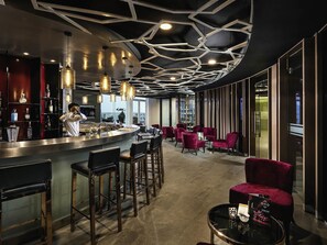 3 bars, bar sur le toit, lounge dans le hall