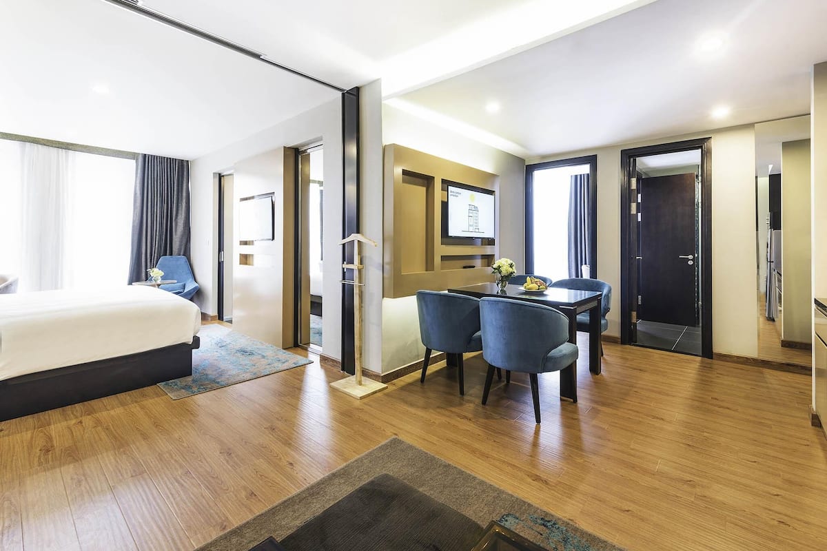 Executive Apartment, 2 Bedrooms | Hypo-allergenic bedding, free minibar items, in-room safe, desk