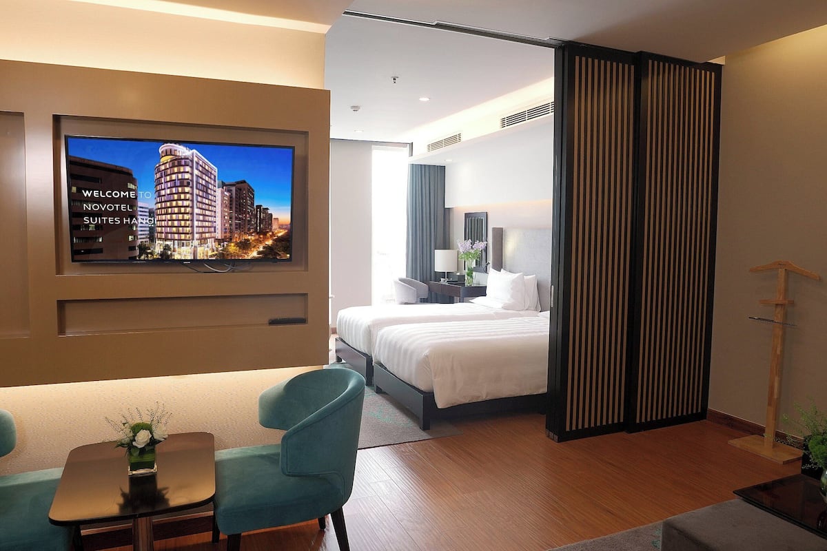 1 bedroom, hypo-allergenic bedding, free minibar items, in-room safe