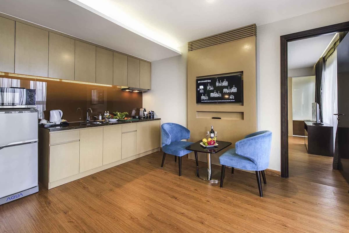 Penthouse, 2 Bedrooms | Hypo-allergenic bedding, free minibar items, in-room safe, desk