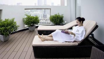 1 bedroom, hypo-allergenic bedding, free minibar items, in-room safe