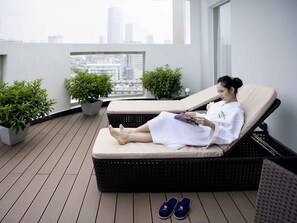 Hypo-allergenic bedding, free minibar items, in-room safe, desk - Novotel Suites Hanoi (Hanoi)
