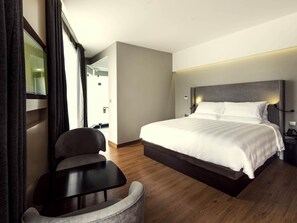 Hypo-allergenic bedding, free minibar items, in-room safe, desk - Novotel Suites Hanoi (Hanoi)