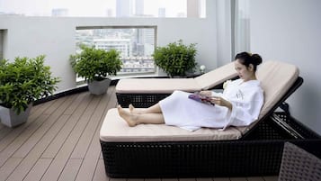 1 bedroom, hypo-allergenic bedding, free minibar items, in-room safe