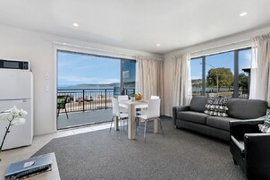 2 Bedroom Upstairs Lake view Suite (Acacia Wing) | Living room | 50-inch LCD TV with cable channels, TV