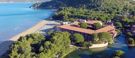 Piscina all'aperto, una piscina sportiva