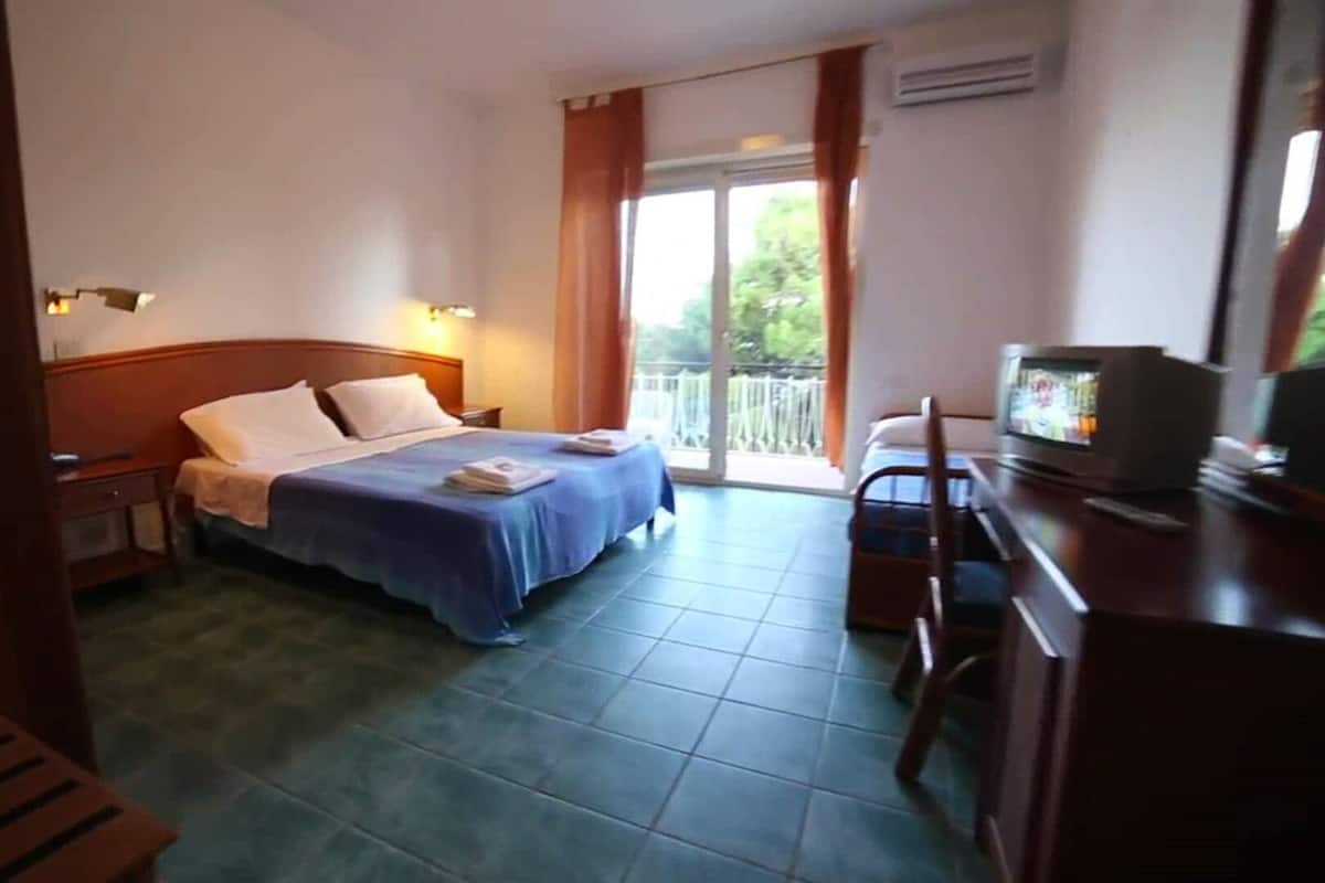 Quadruple Room | Bar mini, cadar katil 