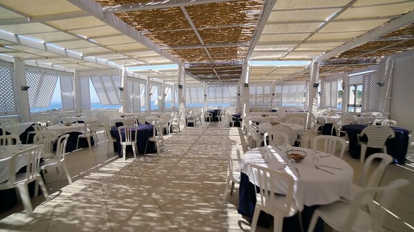 S'hi serveixen dinars, sopars i plats de cuina local 