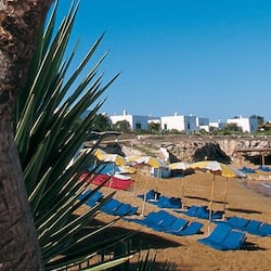 Plage privée, chaises longues, parasols