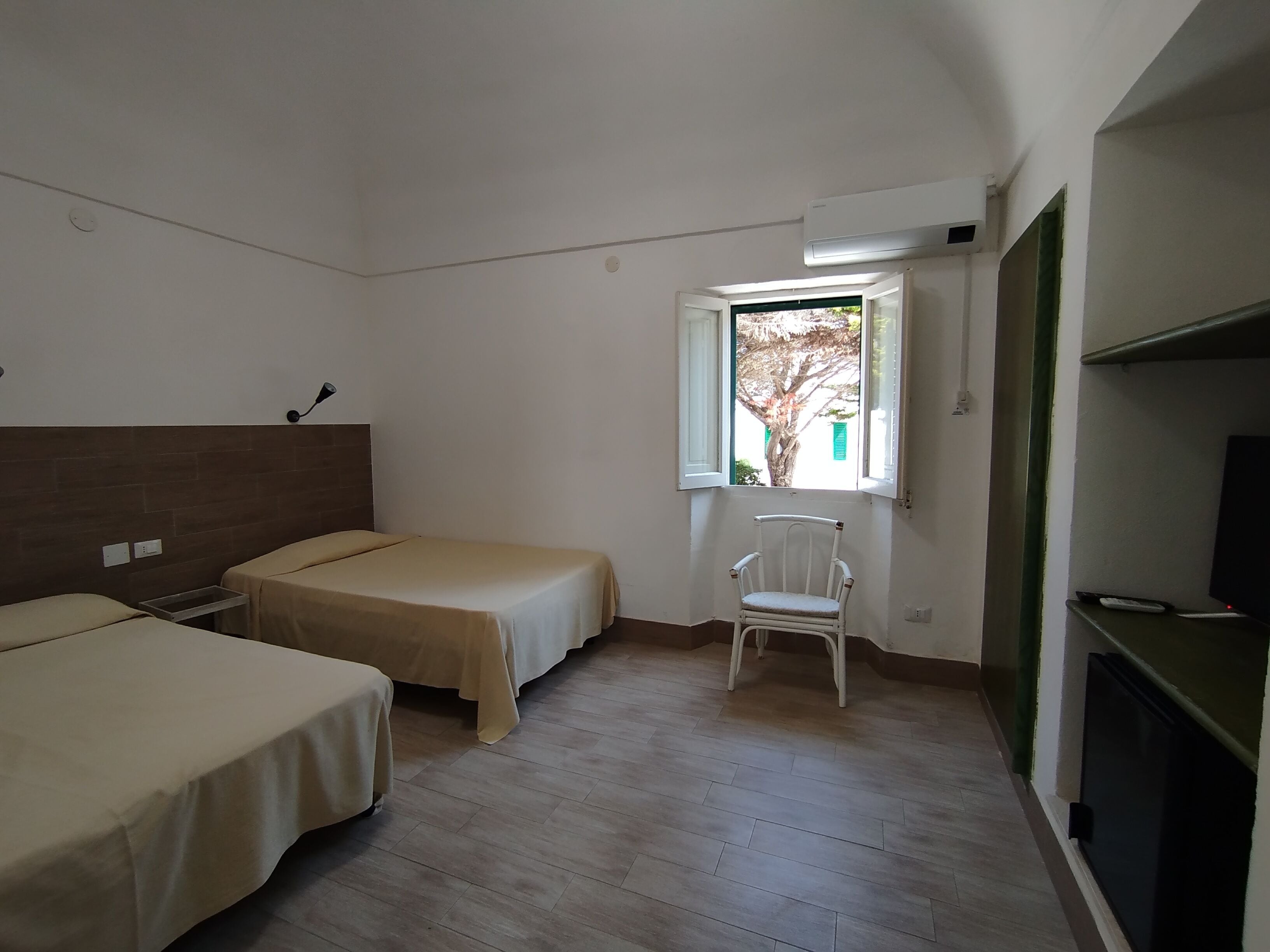 In-room safe, free cribs/infant beds