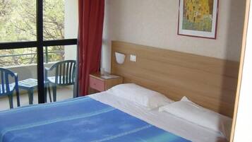 Minibar, in-room safe, desk, free cribs/infant beds